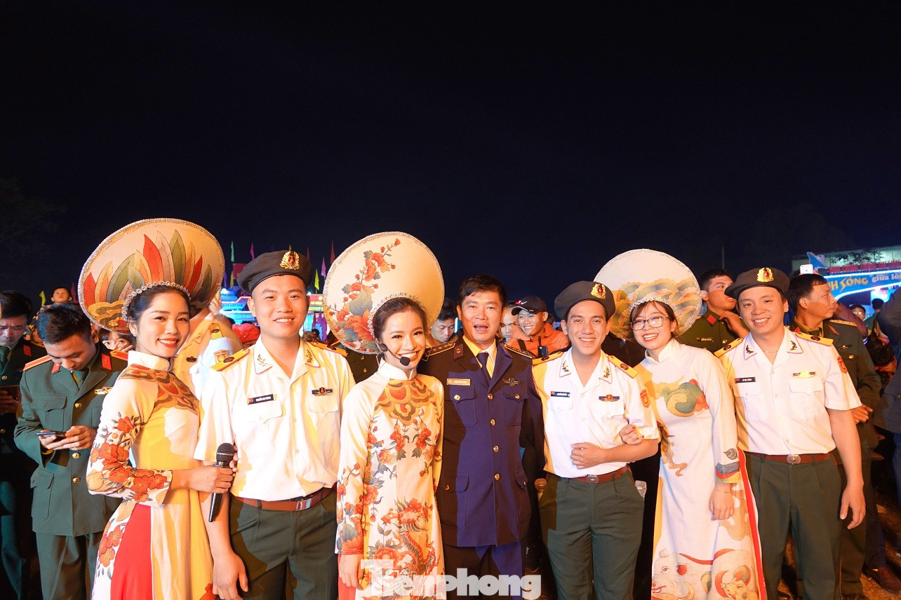 Sôi động đêm lửa trại của tuổi trẻ ở ATK Định Hóa ảnh 7