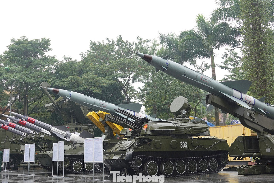 Cận cảnh ngư lôi, tổ hợp tên lửa của Quân đội nhân dân Việt Nam ảnh 1