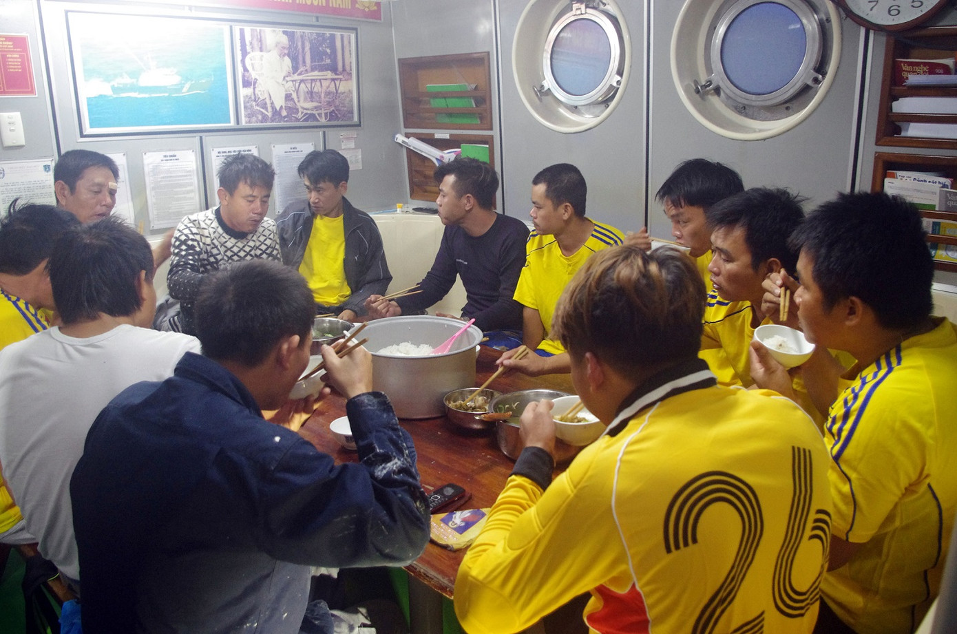 Mới nhất vụ giải cứu thuyền viên của tàu chìm trên vùng biển Hà Tĩnh ảnh 3