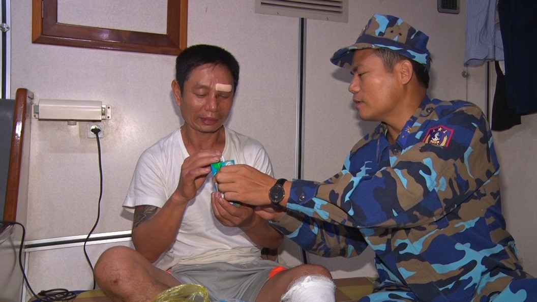 Mới nhất vụ giải cứu thuyền viên của tàu chìm trên vùng biển Hà Tĩnh ảnh 2