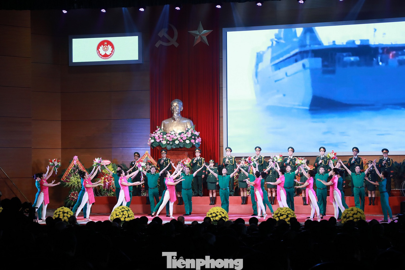 Tổng cục Chính trị đón nhận Huân chương Bảo vệ Tổ quốc hạng Nhất ảnh 3