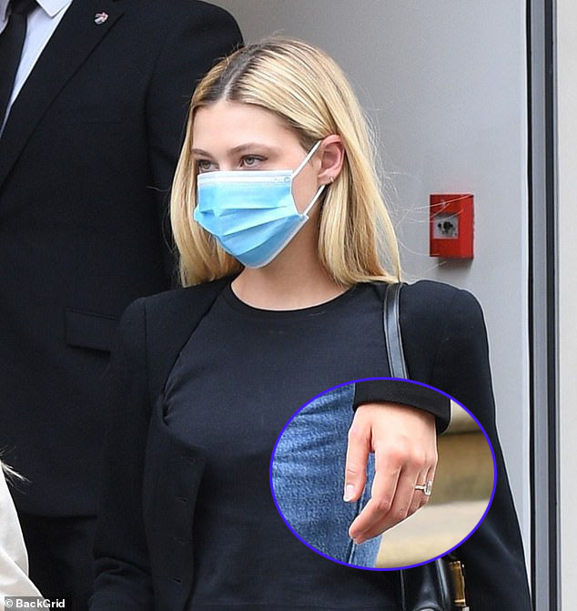 Cùng anh trai và chị dâu đi mua sắm, con gái 9 tuổi của Beckham bất ngờ bị ‘ném đá’ ảnh 8