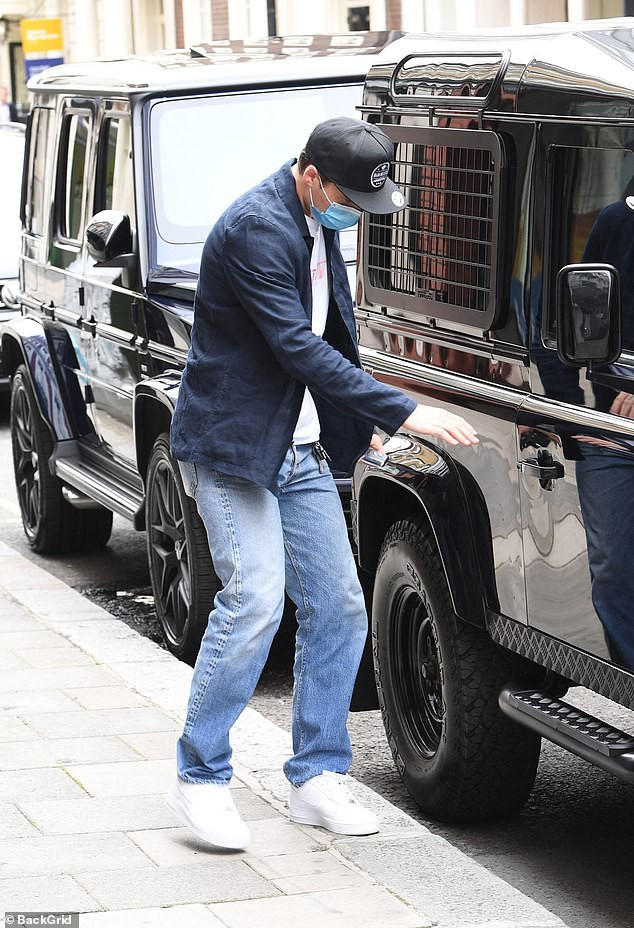 Cùng anh trai và chị dâu đi mua sắm, con gái 9 tuổi của Beckham bất ngờ bị ‘ném đá’ ảnh 9