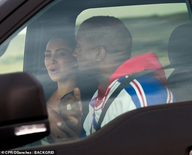 Kim khóc sưng mắt vì căng thẳng với chồng. Đơn đăng ký ứng viên tổng thống của Kanye West có dấu hiệu gian lận ảnh 4