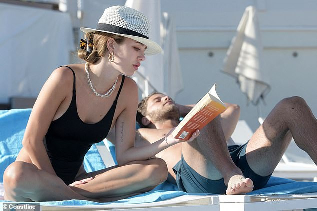 Mặc áo bơi khoét hông táo bạo, ‘cô chiêu’ Delilah Belle Hamlin vẫn cực sang ảnh 5