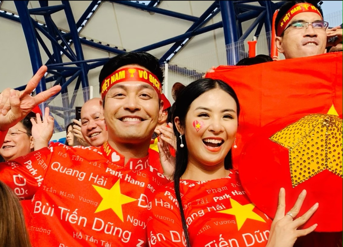 Dàn Hoa, Á hậu hừng hực khí thế chờ xuống đường mừng U22 Việt Nam vô địch! ảnh 1