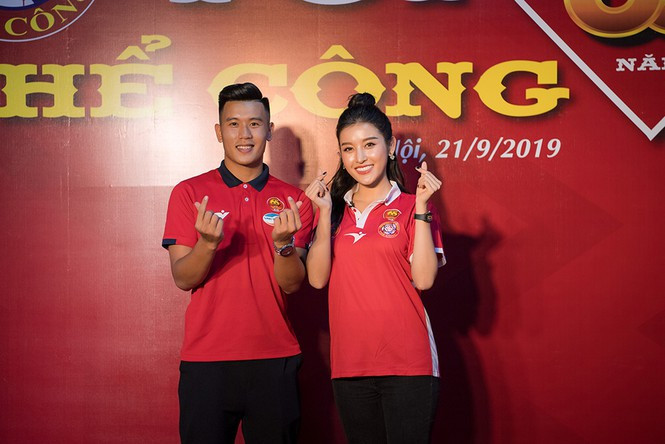 Dàn Hoa, Á hậu hừng hực khí thế chờ xuống đường mừng U22 Việt Nam vô địch! ảnh 6