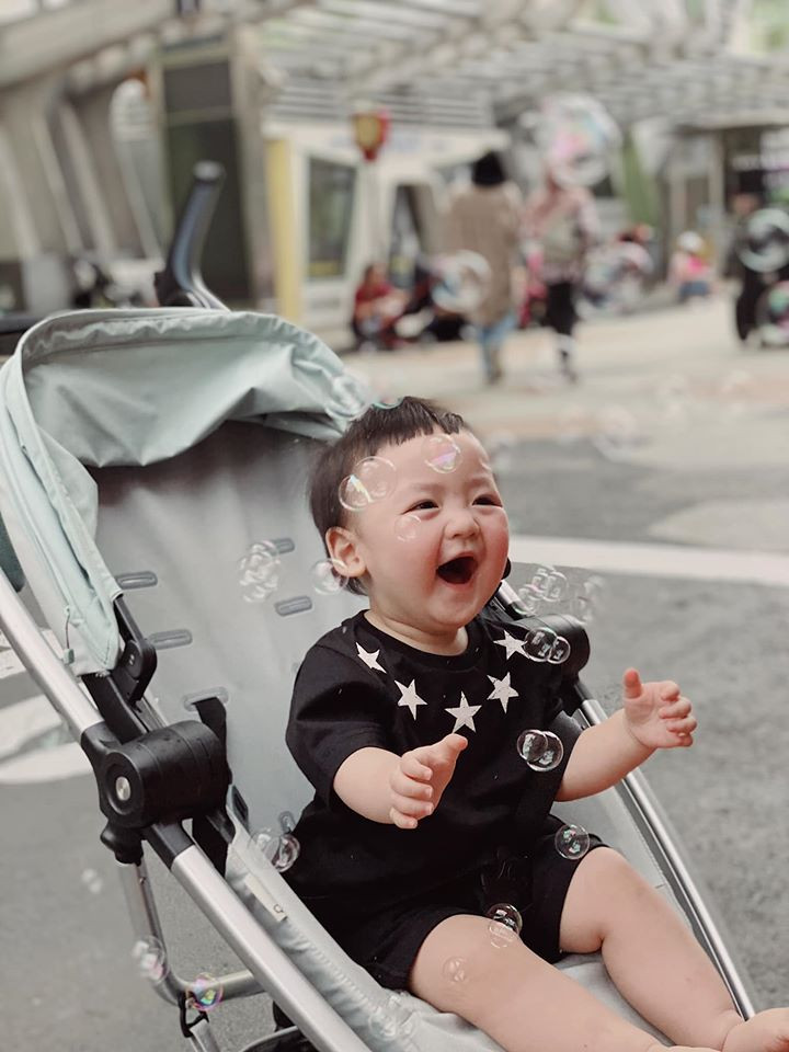 Á hậu Tú Anh công khai diện mạo quý tử, sao Việt 'bấn loạn' vì vẻ đáng yêu ảnh 1