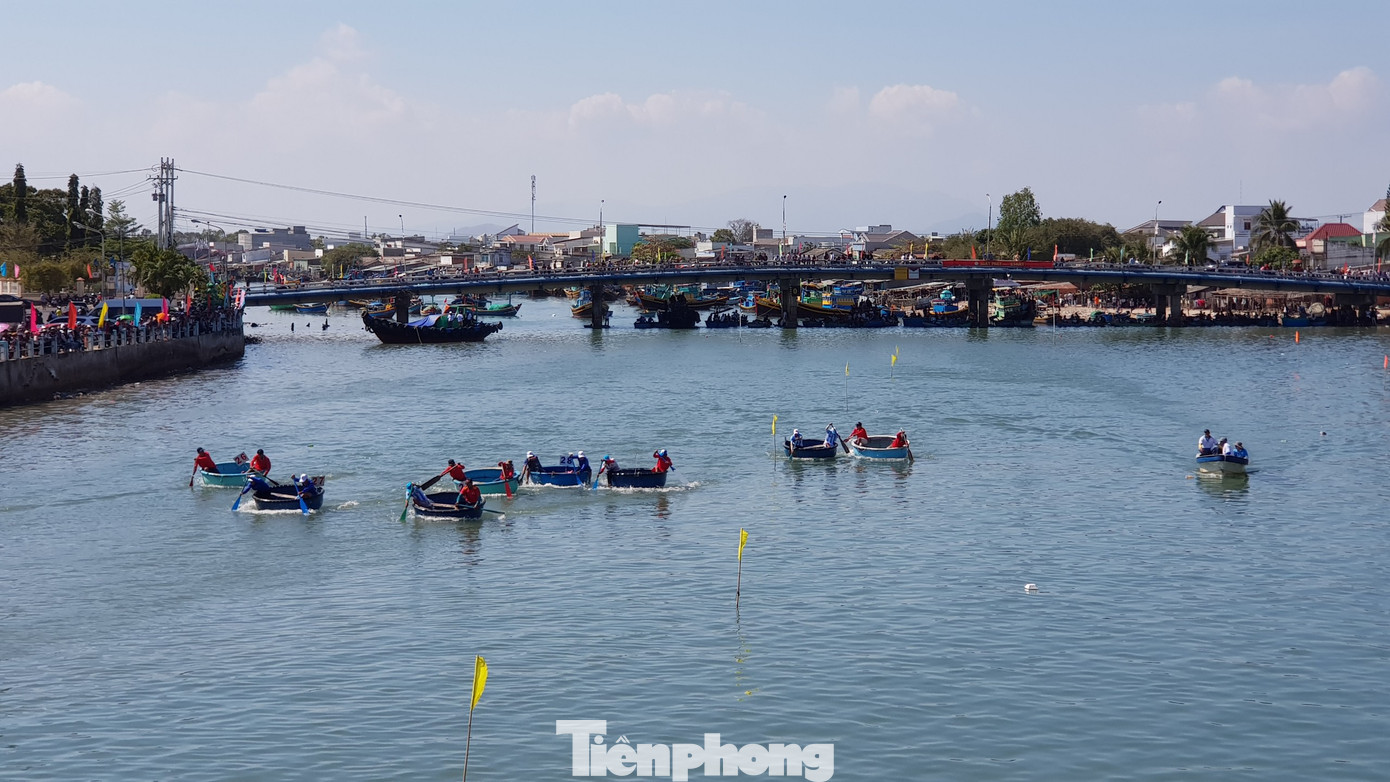 Tưng bừng lễ hội đua thuyền trên sông Cà Ty ảnh 6