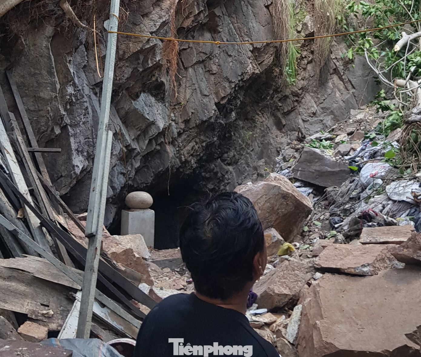 Lở núi làm 2 mẹ con bị thương nặng ảnh 1