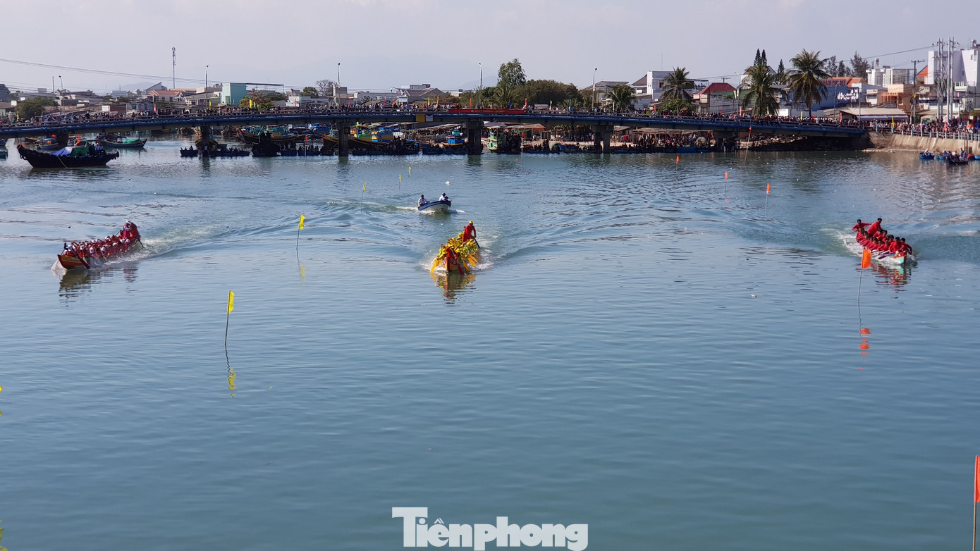 Tưng bừng lễ hội đua thuyền trên sông Cà Ty ảnh 5