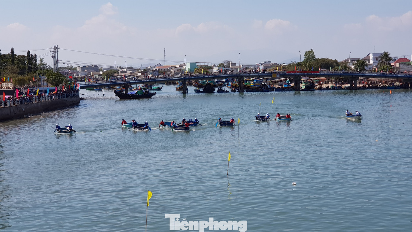 Tưng bừng lễ hội đua thuyền trên sông Cà Ty ảnh 4