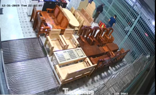 Trưởng công an xã bị tố rút súng dọa bắn người ảnh 1