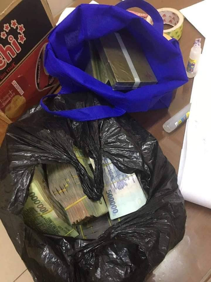 Cô giáo hối lộ CSGT gần 1 tỉ đồng để xin giữ lại 5 bánh ma túy ảnh 1