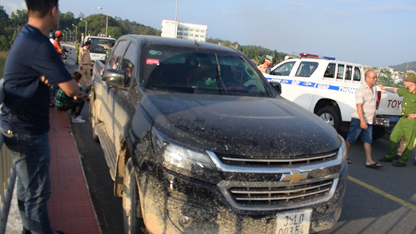 Nữ tài xế say rượu tấn công cảnh sát giao thông ảnh 1