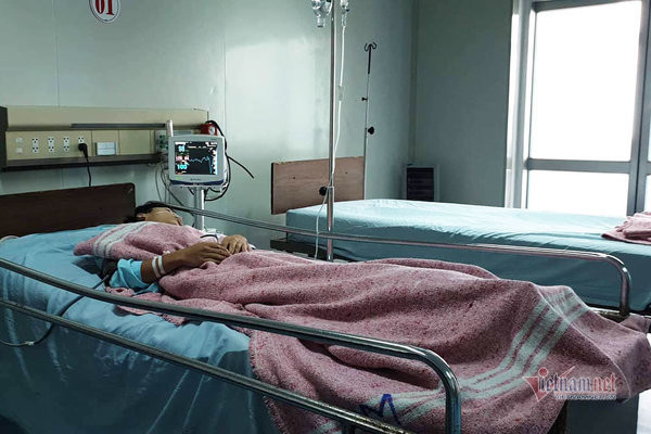 Đánh hội đồng học sinh lớp 9, nam sinh 17 tuổi bị đâm nguy kịch ảnh 2