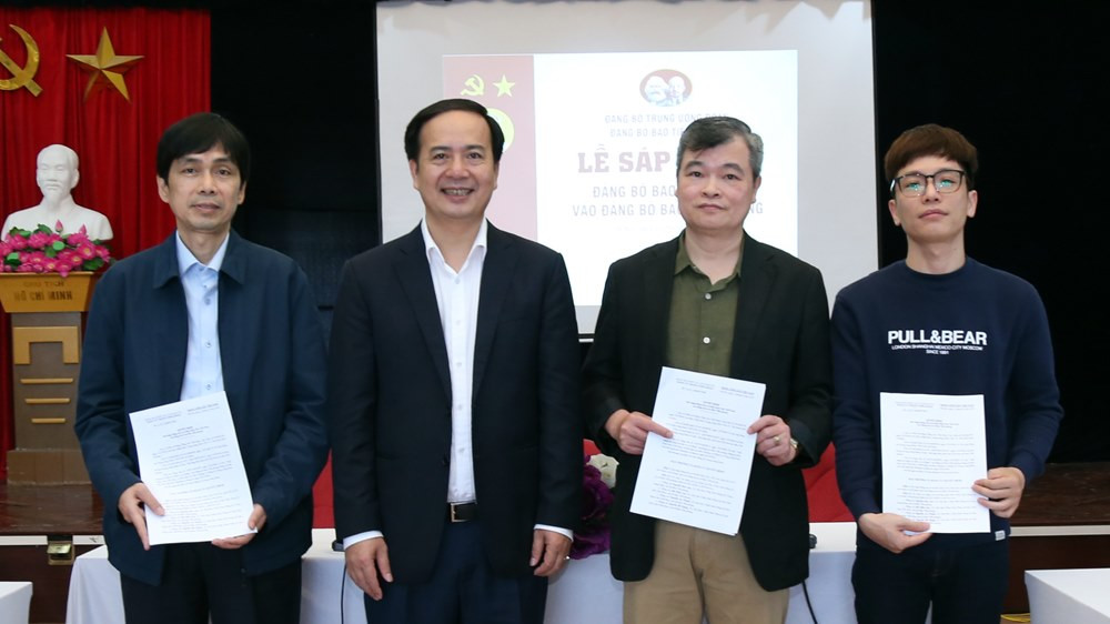 Sáp nhập Đảng bộ báo Sinh viên Việt Nam vào Đảng bộ cơ sở Báo Tiền phong ảnh 2