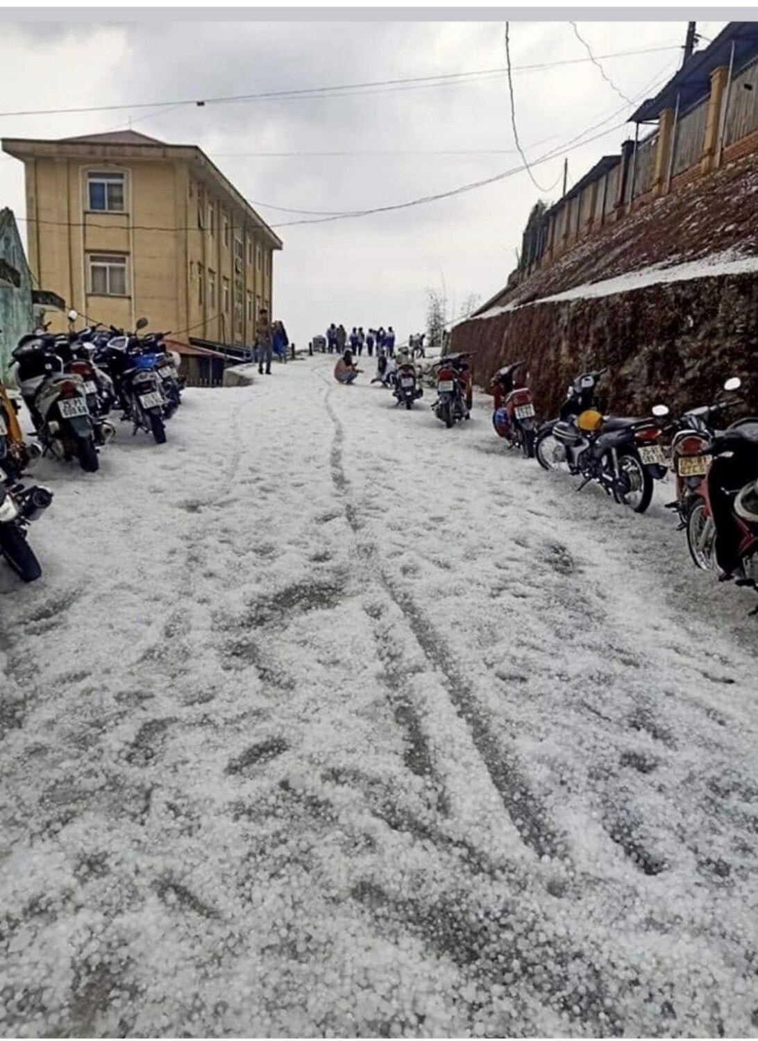 Hơn 5.500 ngồi nhà bị sập, tốc mái do mưa đá, dông lốc ảnh 1