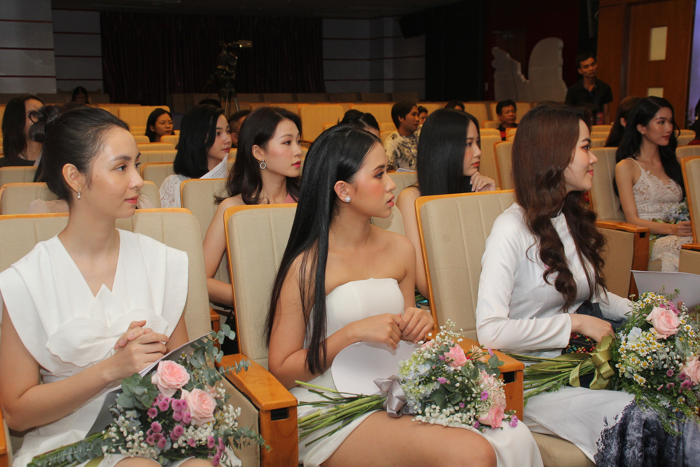 Nhìn lại giây phút công bố Top 30 thí sinh bước vào Bán kết Hoa hậu Việt Nam 2020 ảnh 19