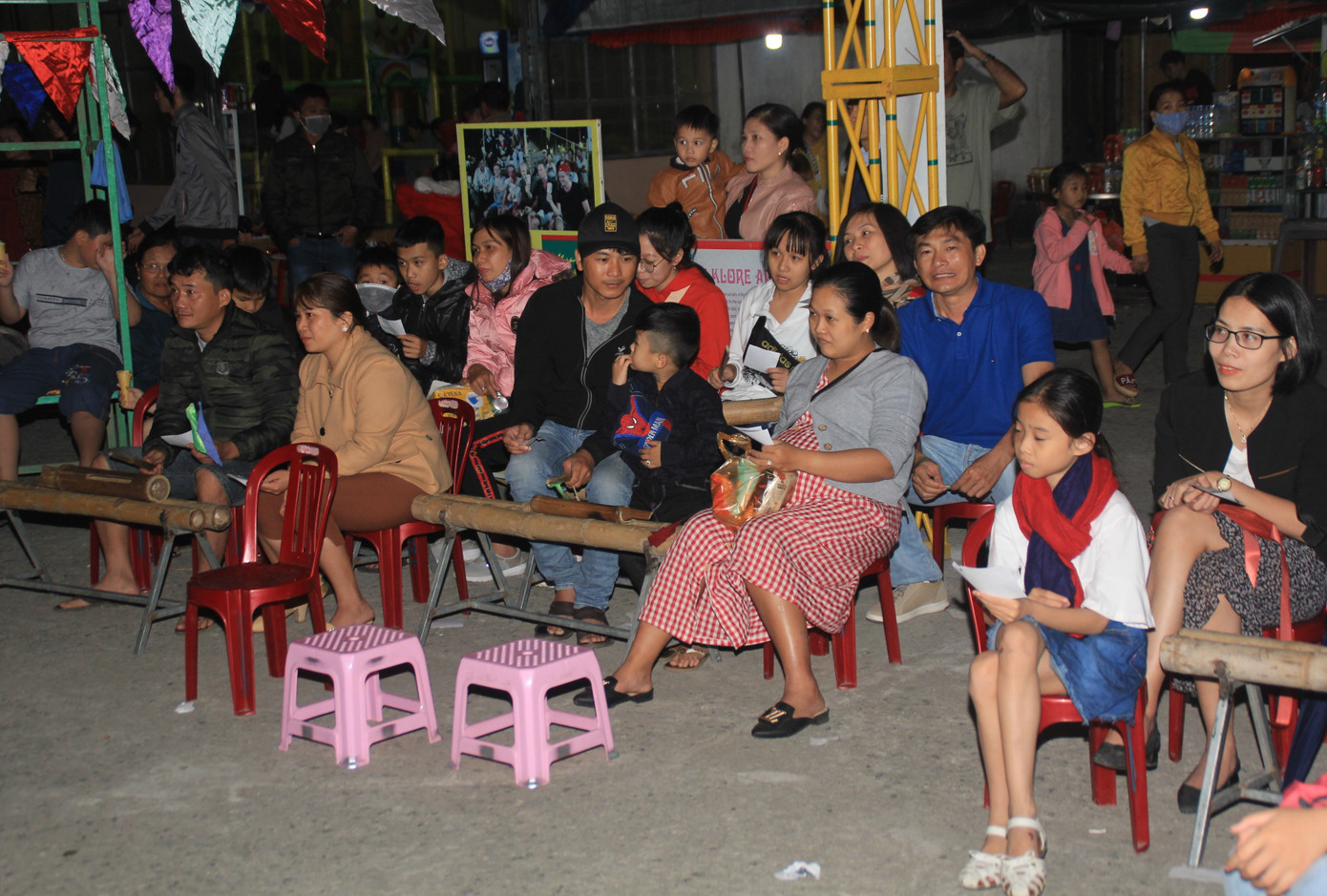 Người dân Quảng Ngãi rộn ràng vui xuân với hội bài chòi ảnh 8