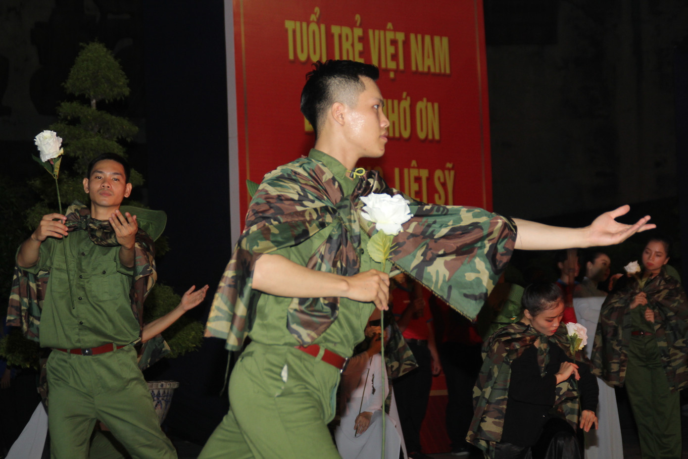 Tri ân những người viết nên trang vàng đẹp nhất truyền thống tuổi trẻ VN ảnh 16