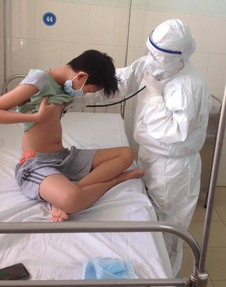 'Âm tính rồi, âm tính rồi. Cố lên, chúng ta sắp được ăn Tết rồi' ảnh 2