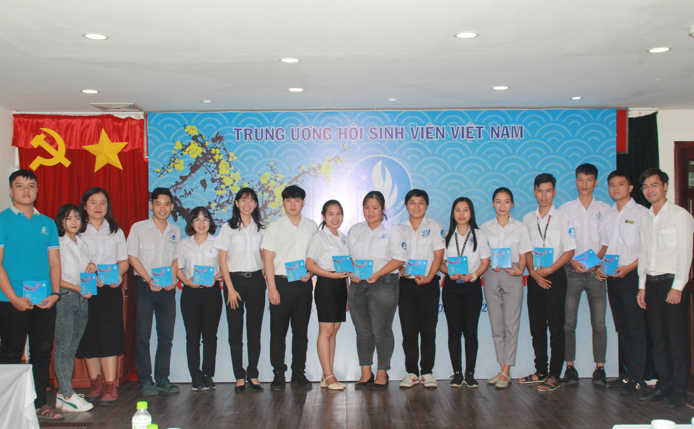 Tặng quà Tết cho cán bộ Đoàn - Hội, cán bộ, nhân viên Cơ quan T.Ư Đoàn phía Nam ảnh 2