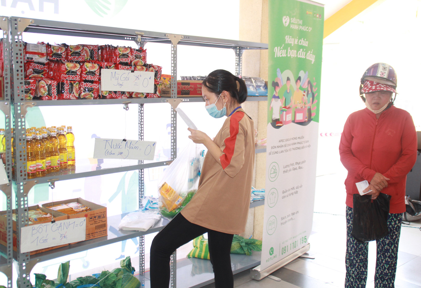 'Đi chợ' giá 0 đồng dành tặng bà con nghèo ngày giãn cách xã hội ảnh 9