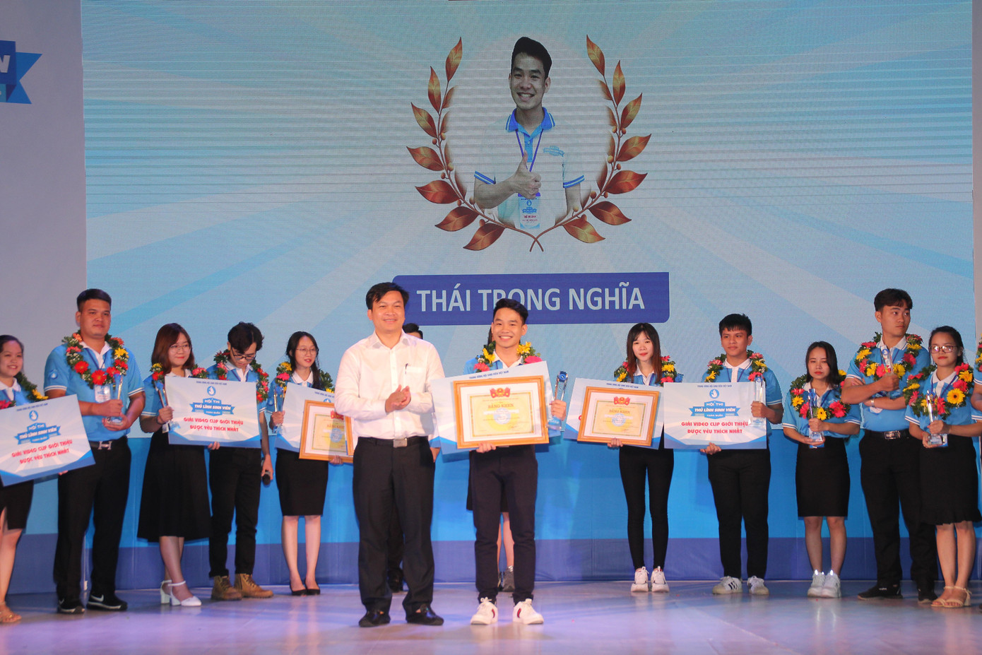 Nữ sinh báo chí đoạt ngôi quán quân Thủ lĩnh sinh viên toàn quốc năm 2020 ảnh 9