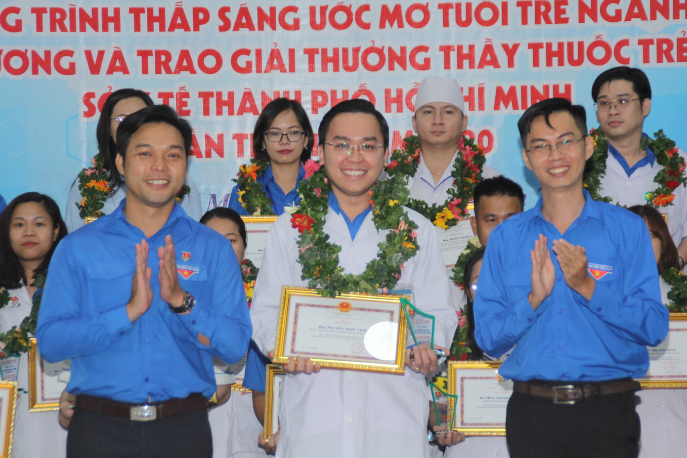 Tuyên dương 43 thầy thuốc trẻ tiêu biểu TPHCM ảnh 5