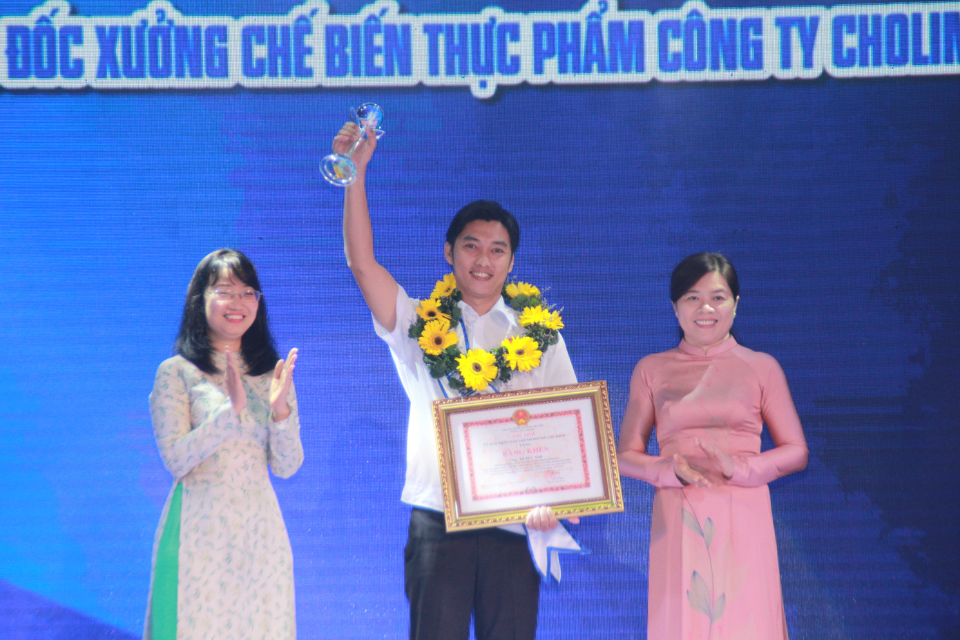 Vinh danh 12 công dân trẻ tiêu biểu TPHCM 2019 ảnh 11