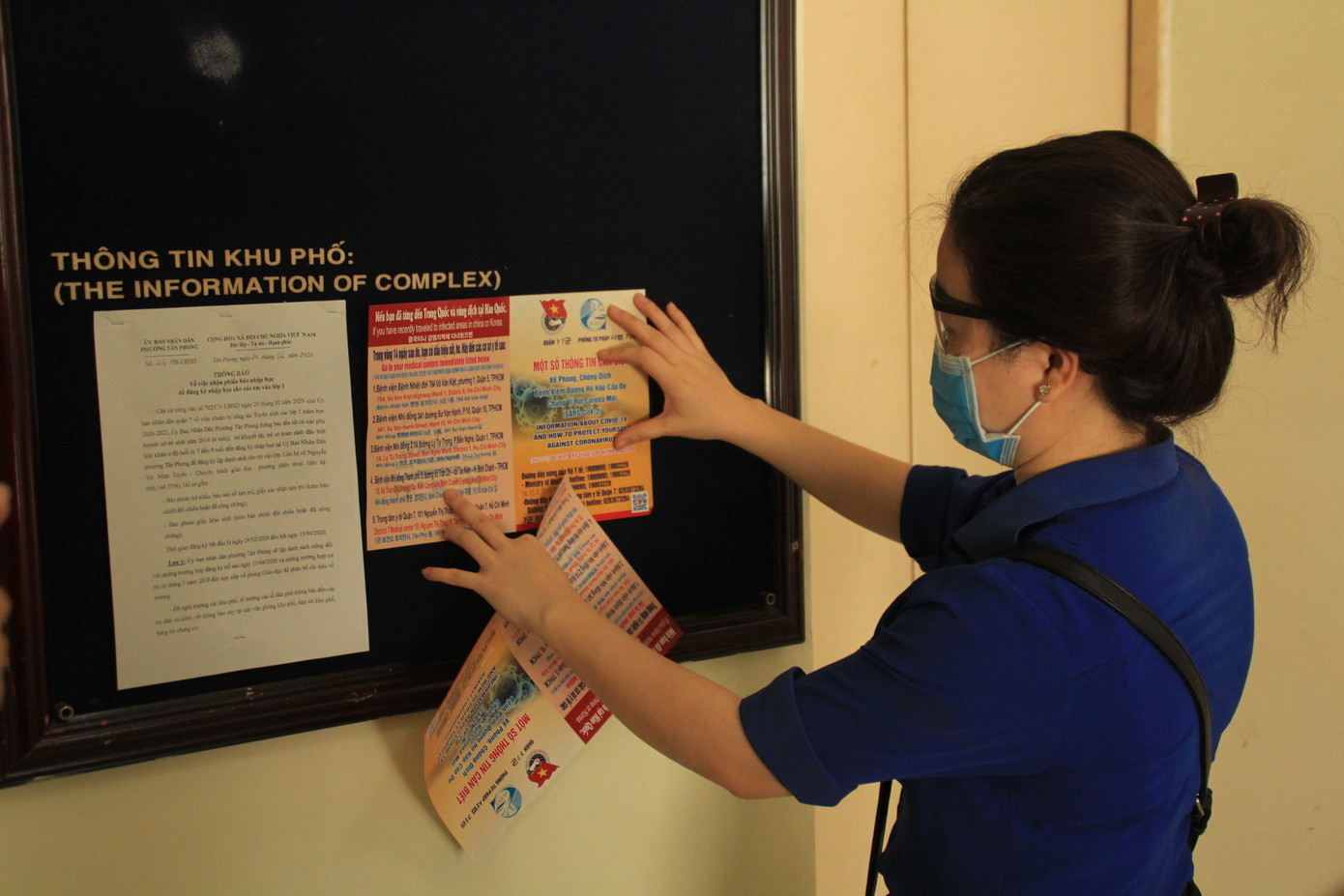 Thanh niên TPHCM tặng công cụ phòng dịch COVID-19 ở bến phà, phố Hàn ảnh 4