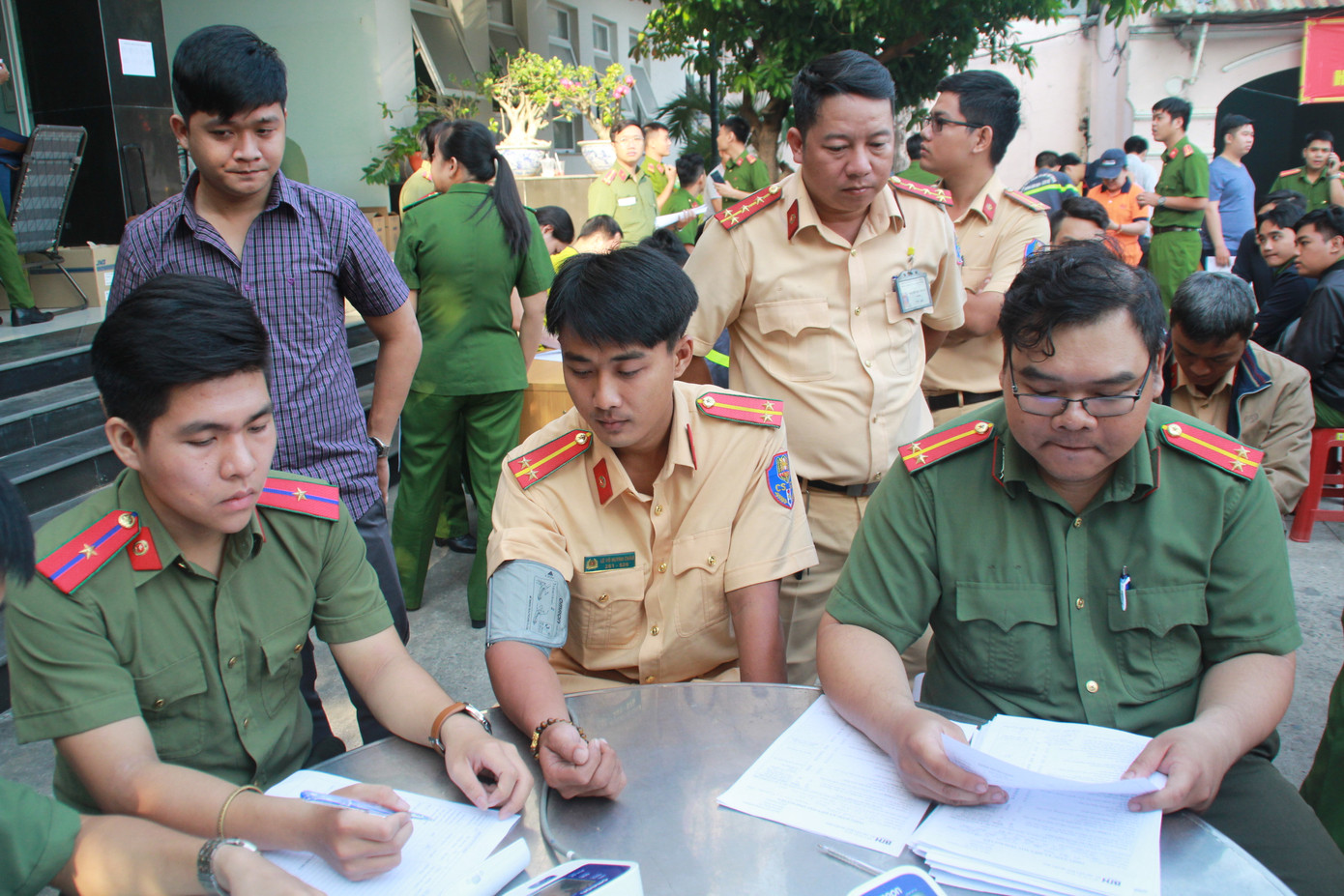 Gần 500 cán bộ, chiến sỹ Công an hiến máu tình nguyện ngày giáp Tết ảnh 3
