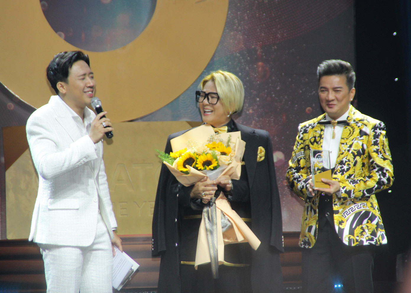 Anh chăn bò Ytiet, mẹ đơn thân thắng giải 'sáng tạo truyền cảm hứng' ảnh 8