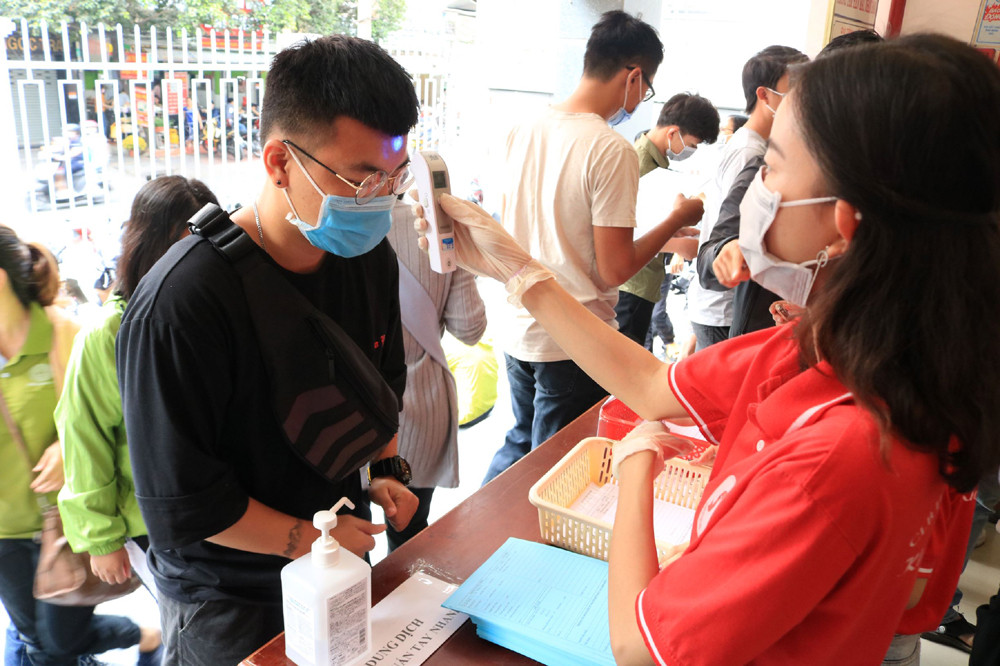 Ngày nghỉ cuối tuần, bạn trẻ Sài Gòn chia sẻ giọt máu trong dịch nCoV ảnh 4