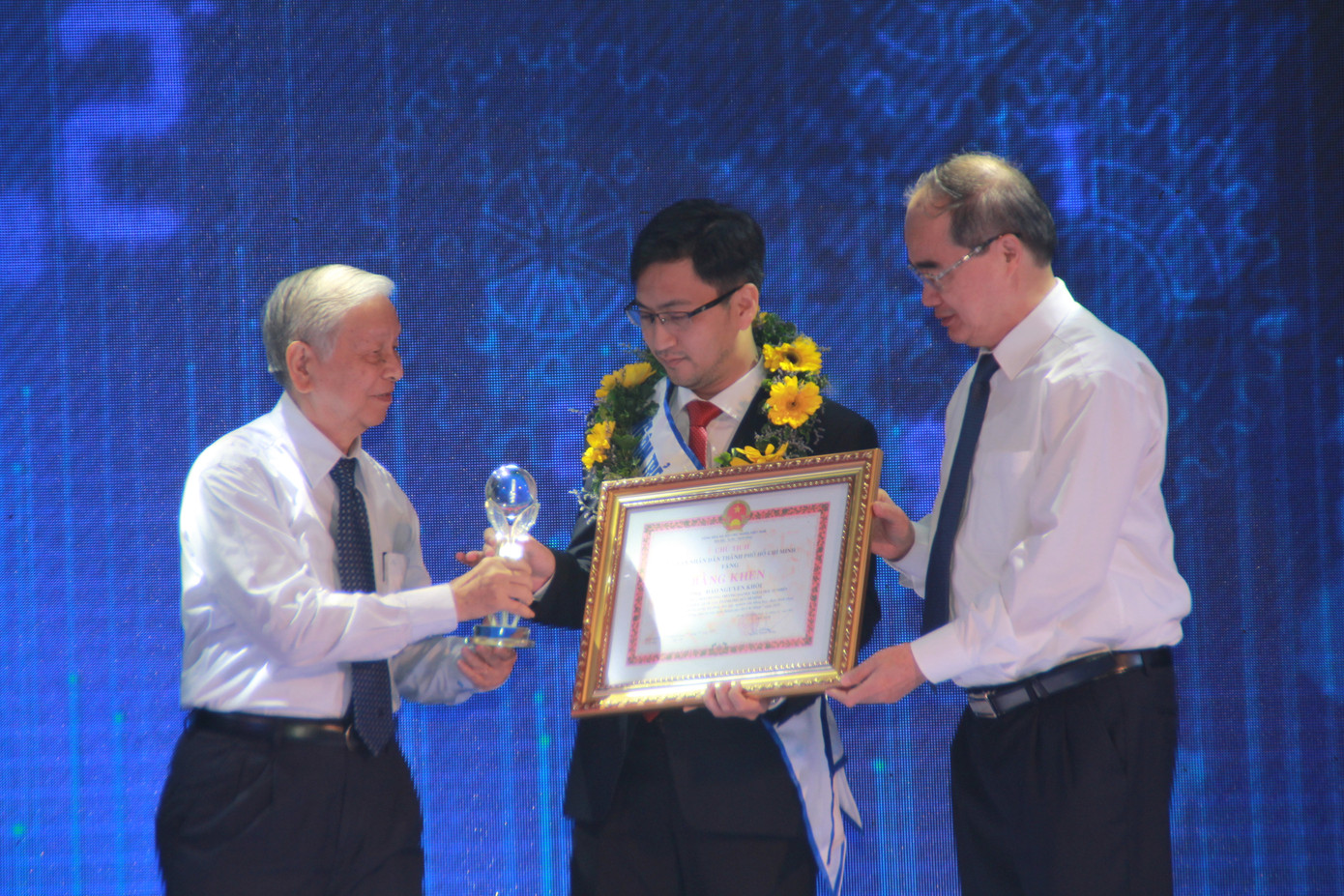 Vinh danh 12 công dân trẻ tiêu biểu TPHCM 2019 ảnh 2