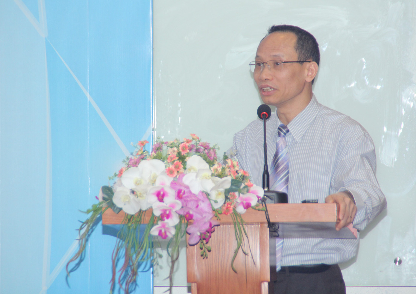 Trao giải 14 báo cáo xuất sắc tham gia Hội nghị khoa học kinh tế trẻ năm 2020 ảnh 1