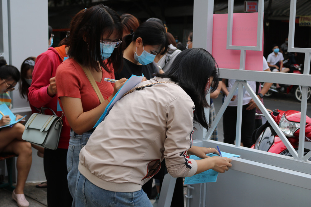 Ngày nghỉ cuối tuần, bạn trẻ Sài Gòn chia sẻ giọt máu trong dịch nCoV ảnh 1