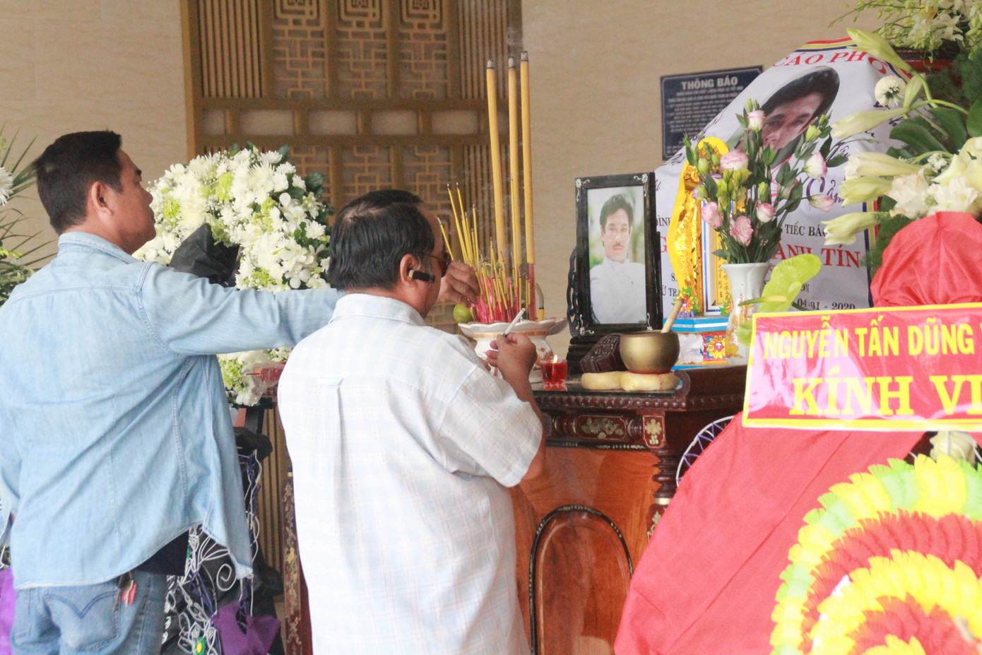 Con gái NSƯT Chánh Tín: 'Tro cốt ba sẽ hòa vào dòng suối nơi ông nội yên nghỉ' ảnh 4