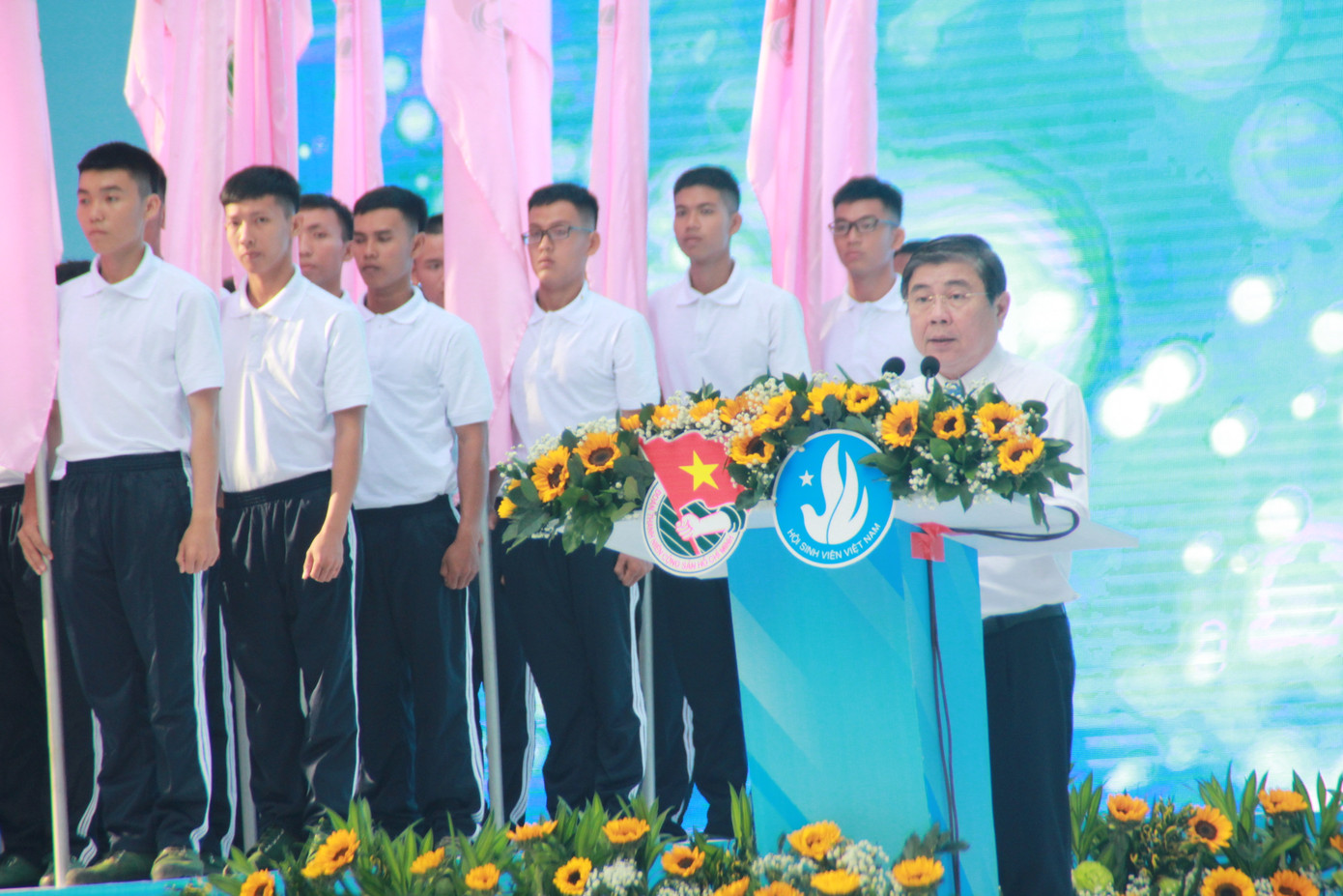 Hùng tráng lễ kỷ niệm 70 năm ngày truyền thống Học sinh, sinh viên tại TPHCM ảnh 7