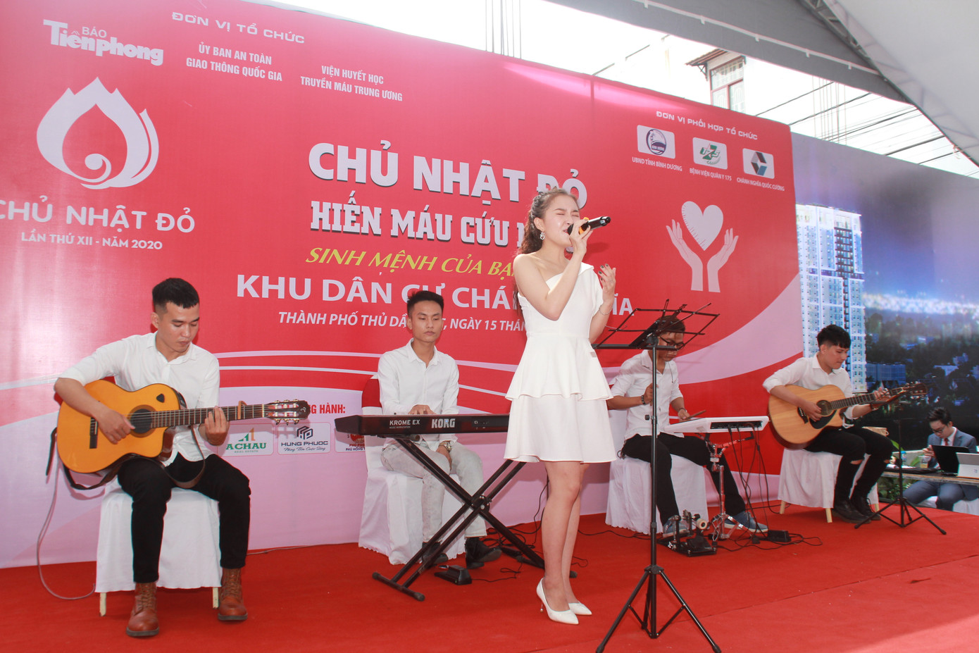 Toàn cảnh Chủ nhật Đỏ lần đầu diễn ra tại Bình Dương ảnh 19