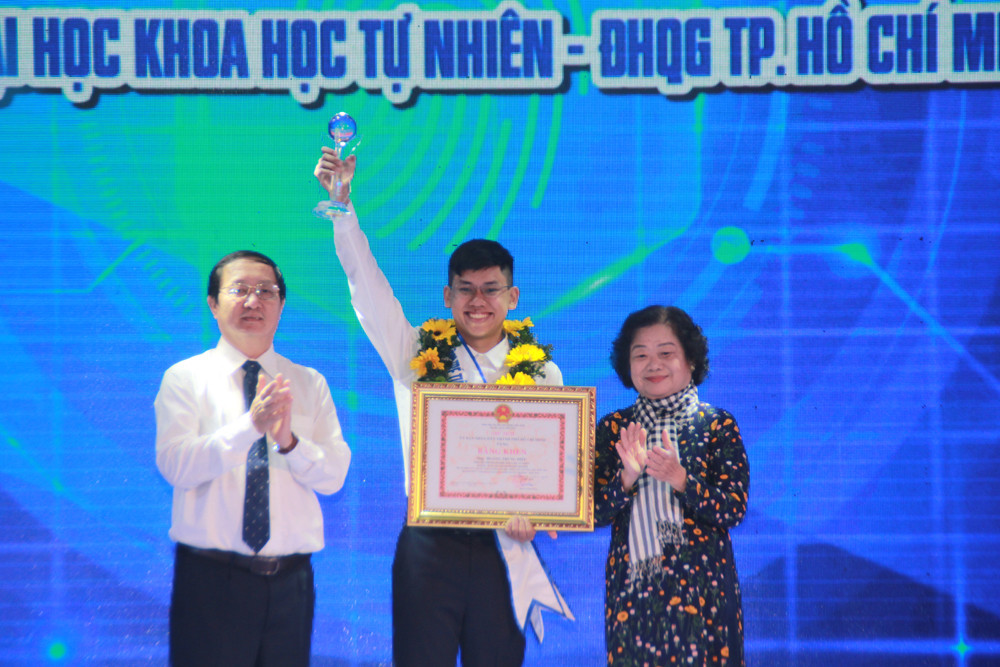 Vinh danh 12 công dân trẻ tiêu biểu TPHCM 2019 ảnh 4