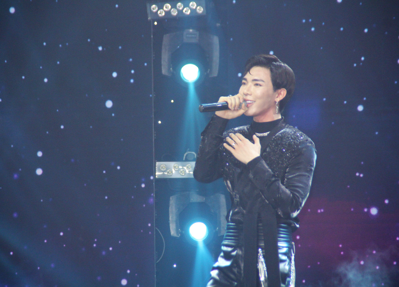 Anh chăn bò Ytiet, mẹ đơn thân thắng giải 'sáng tạo truyền cảm hứng' ảnh 12