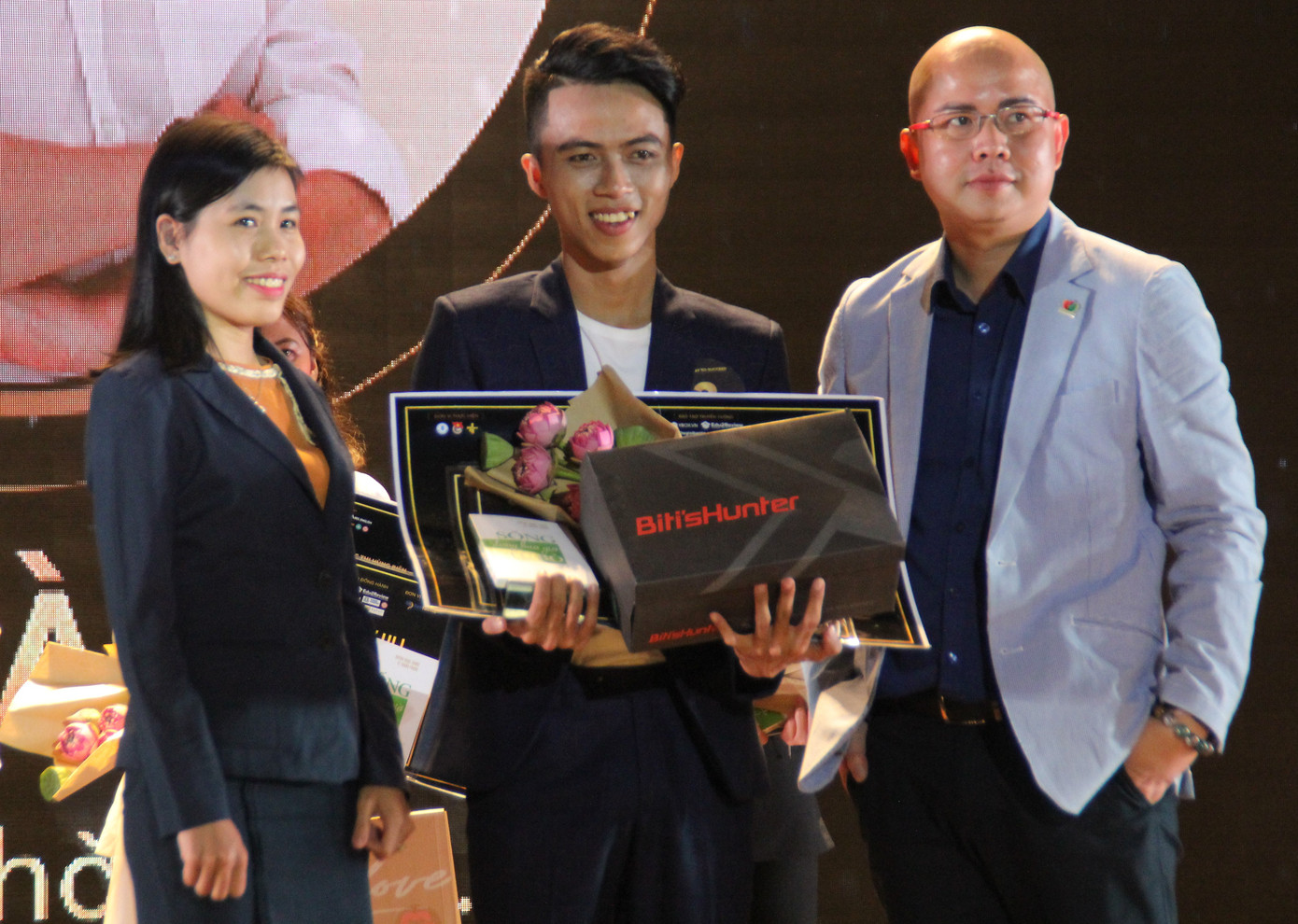 Chàng sinh viên năm nhất trở thành quán quân thi hùng biện ảnh 7