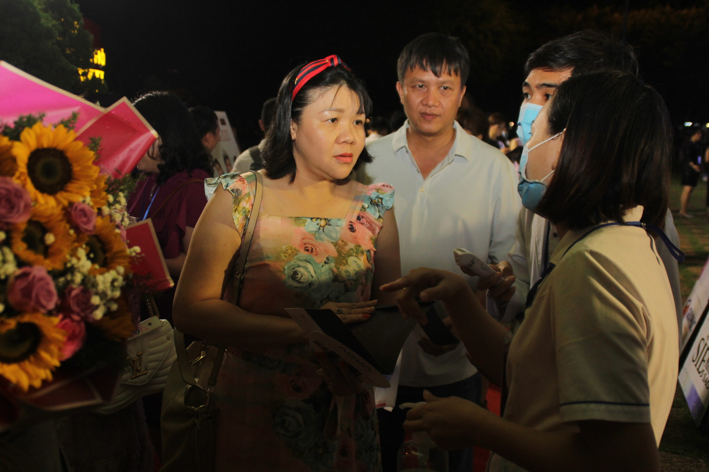 Người dân Vũng Tàu đến với đêm thi Người đẹp Thời trang Hoa hậu Việt Nam 2020 ảnh 3