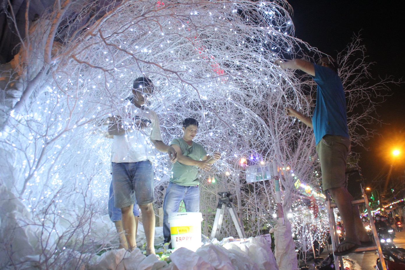 Xóm đạo Sài Gòn trang hoàng lung linh đón Giáng sinh ảnh 5