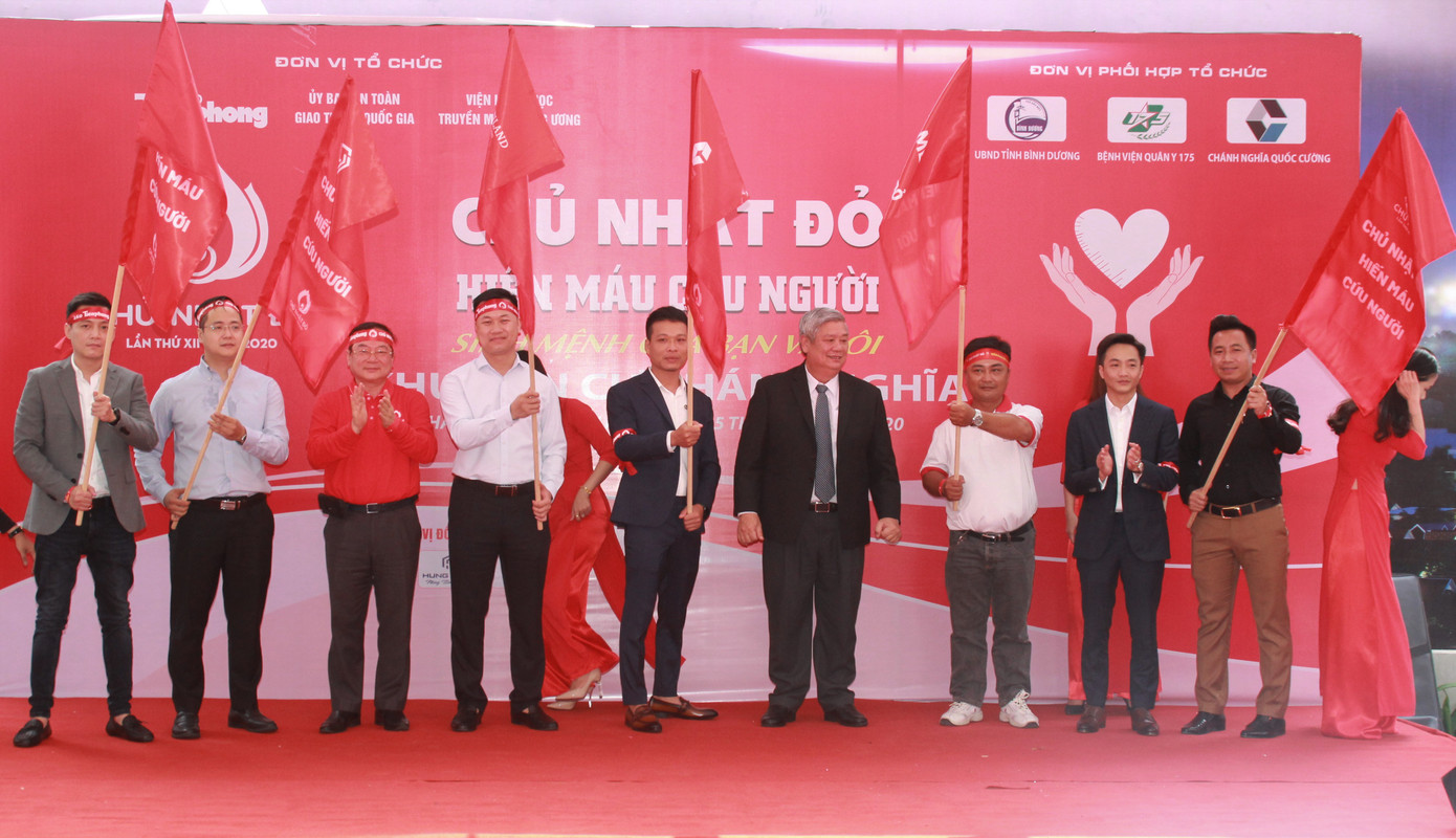 Toàn cảnh Chủ nhật Đỏ lần đầu diễn ra tại Bình Dương ảnh 8