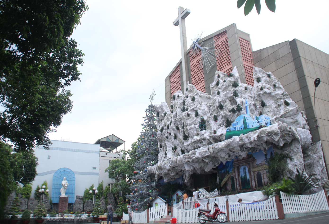 Xóm đạo Sài Gòn trang hoàng lung linh đón Giáng sinh ảnh 19