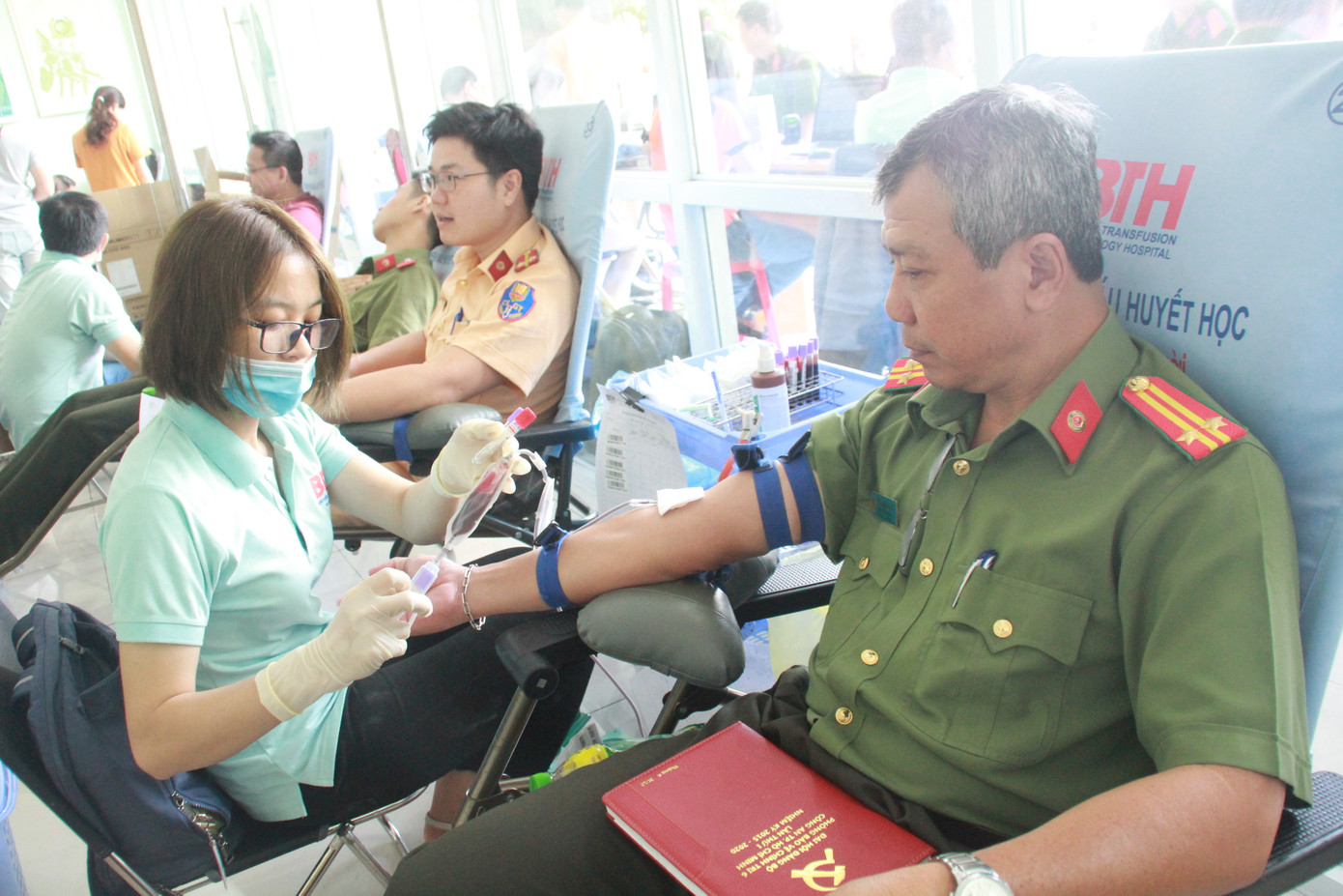 Gần 500 cán bộ, chiến sỹ Công an hiến máu tình nguyện ngày giáp Tết ảnh 7