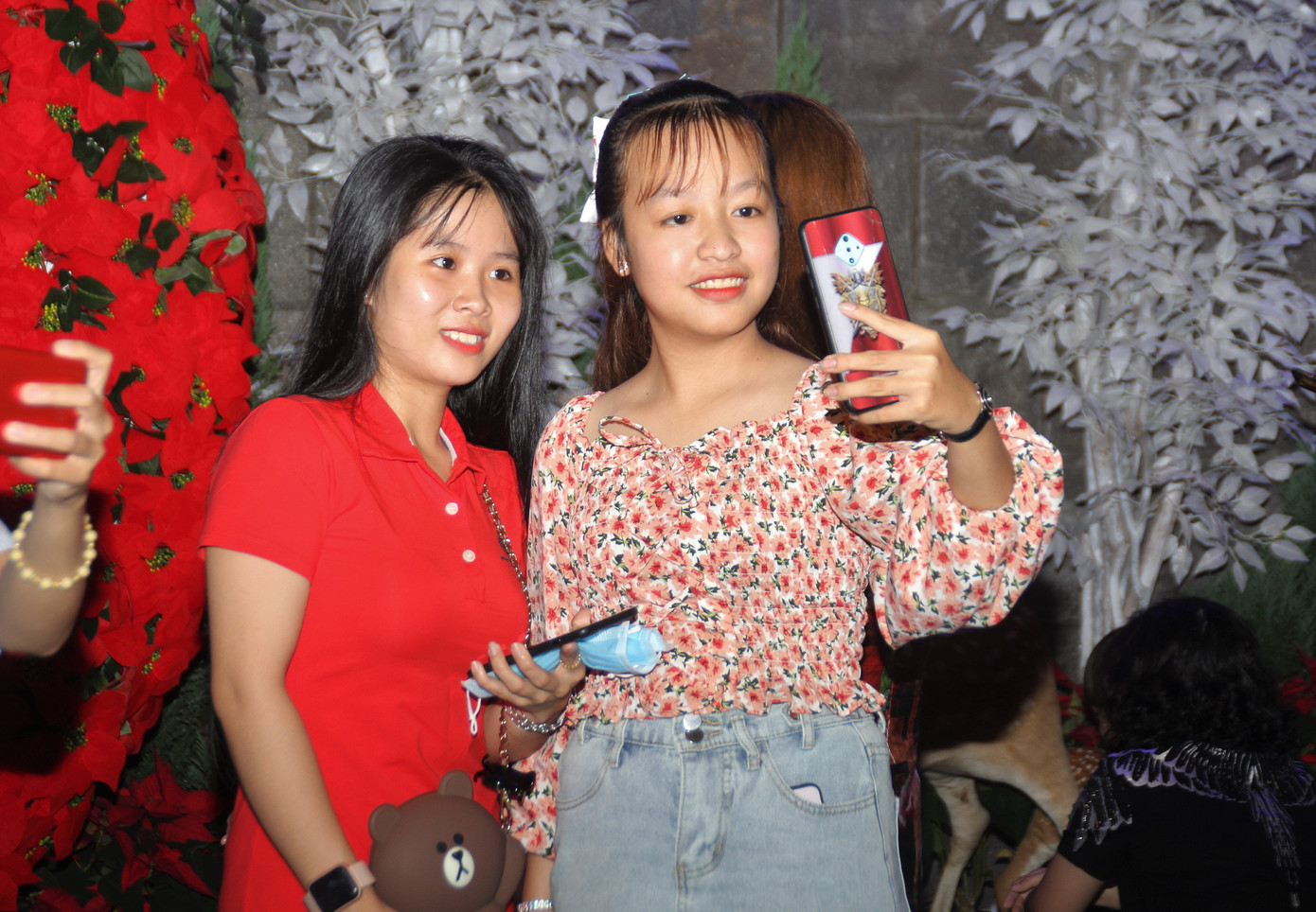 Trẻ em vui thích nô đùa bên hang đá, nai vàng... đón Noel ở biệt thự triệu đô của Mr. Đàm ảnh 17